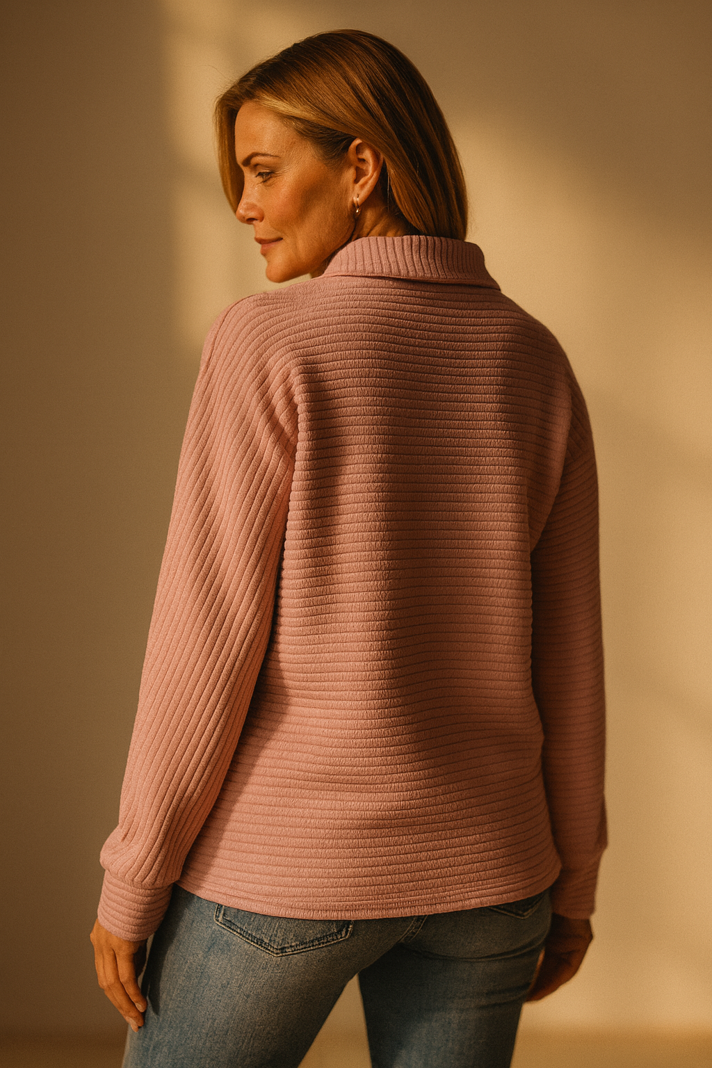 Suéter de un solo color con escote en V